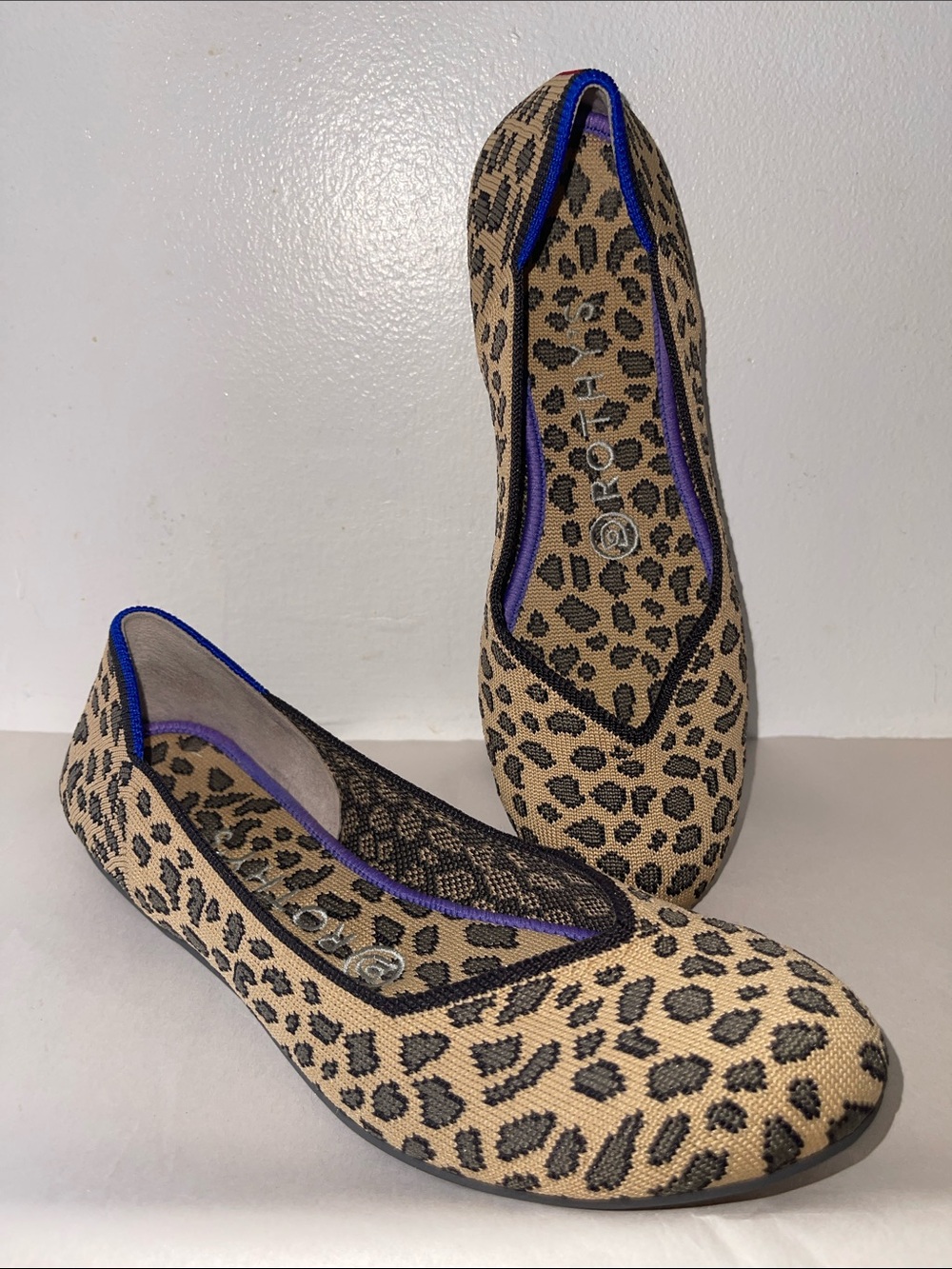 Rothy's women’s Leopard Print Slip-On Flats with Blue and red Trim size 7W